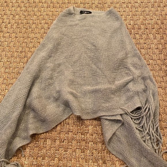 Girls sweater Poncho with fringe - Size L - Picture 4 of 9